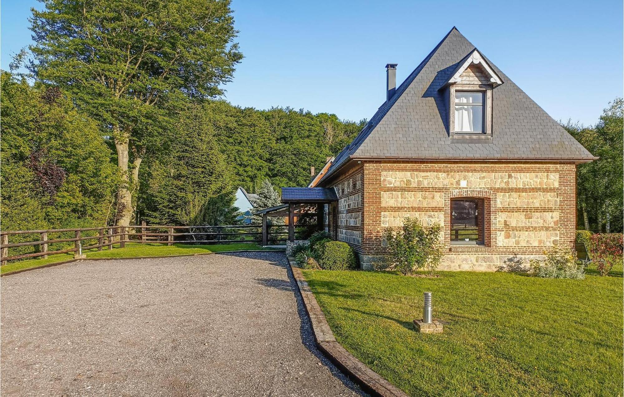 Stunning Home In Paluel With Wifi Екстериор снимка